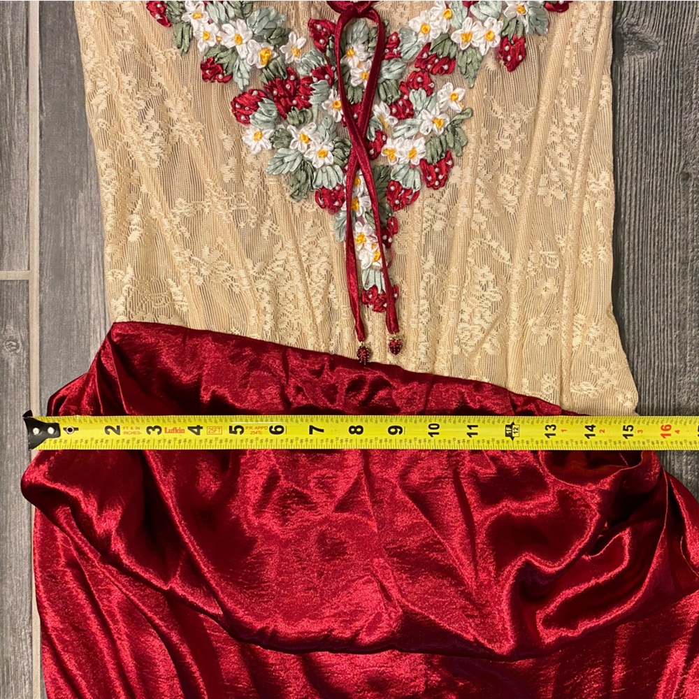 Red and Cream Lace Appliqué Wedding Dress - Picture 8 of 10